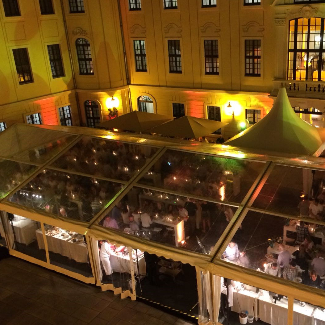 Festzelt 10 m volltransparent
